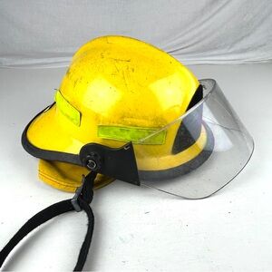 Cairns Helmets 660C Metro Fire Helmet 1996 Yellow Face shield Neck Protection